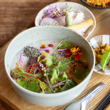 【東逗子】品目たっぷり「ひるね」の中華粥セットは手作りの優しい味わい